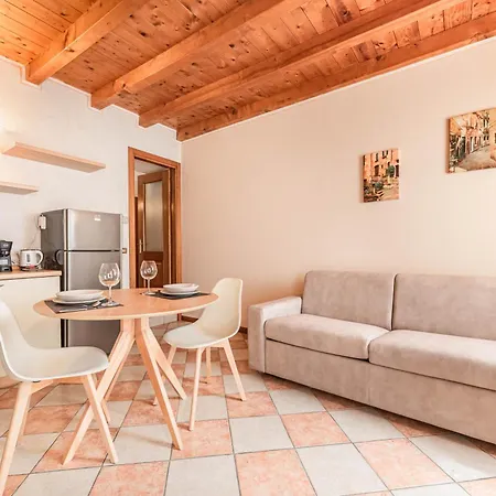 Italstay - Vescovo Elegant Courtyard فيرونا