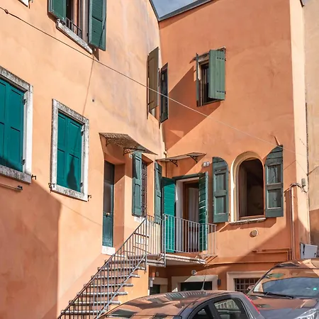 شقة Italstay - Vescovo Elegant Courtyard *
