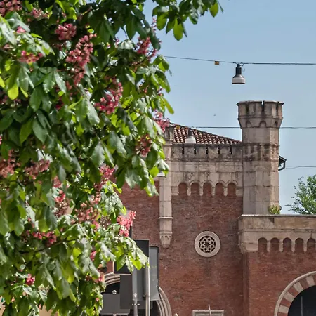 Apartament Italstay - Vescovo Elegant Courtyard Werona