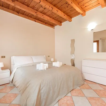 Italstay - Vescovo Elegant Courtyard شقة