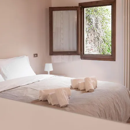 Italstay - Vescovo Elegant Courtyard Apartment Verona